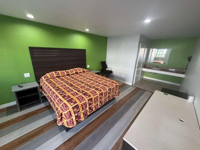 Bedroom 4, Palm Motel - Rosemead, Los Angeles