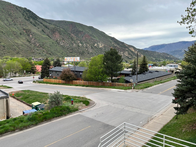 Parking, Frontier Lodge, Garfield