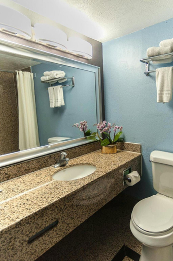 Bathroom 3, Studio 6  Amarillo, TX – West Medical Center, Potter