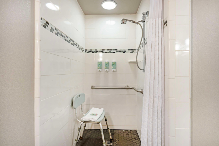 Bathroom 5, Best Western Cedar Inn & Suites, Calaveras