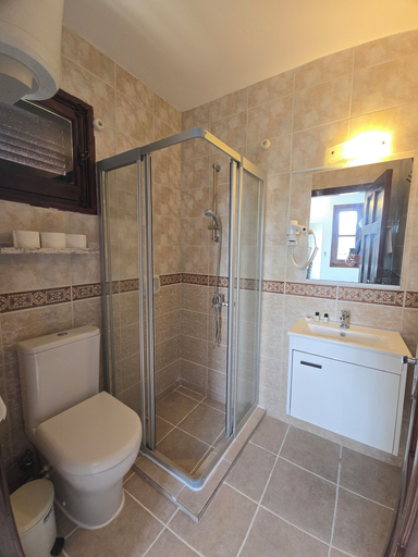 Bathroom, FIVE-FINGERS-HOLIDAY