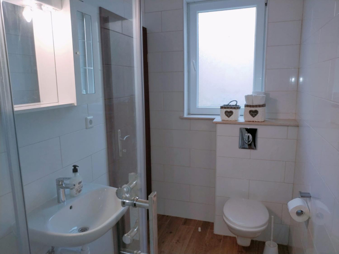 Bathroom 3, Apartments Dalmacija, Podstrana