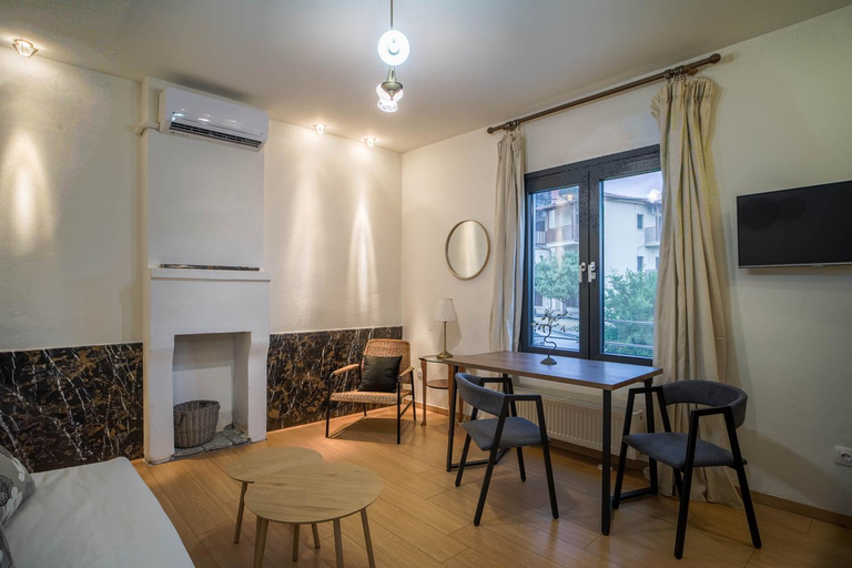 Others 5, 1951 Suites, Thessaly