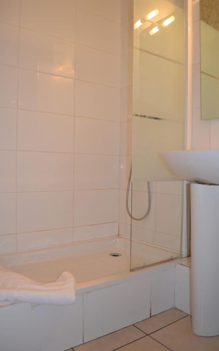 Bathroom, Hôtel Concorde, Gard