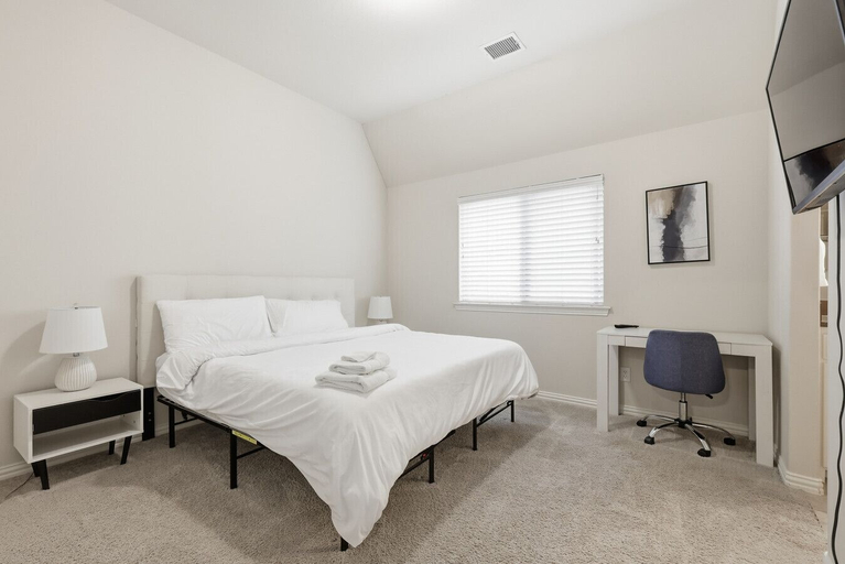 Interior 5, 5B Luxe Frisco Retreat With Private Cinema & Yard, Collin