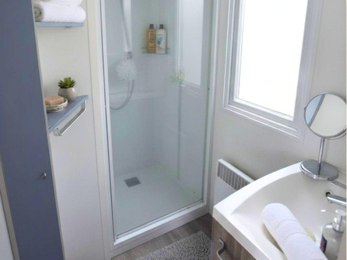Bathroom, Aloha Camping Club, Pyrénées-Orientales