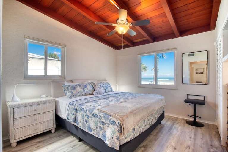 Interior 3, Sunrise Cottage Direct Oceanfront House, Volusia