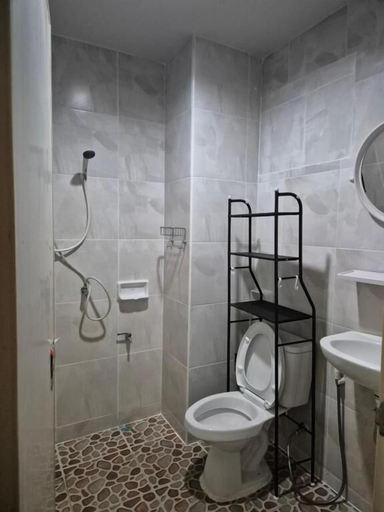 Bathroom 5, Sairee Center Guesthouse, Ko Phangan