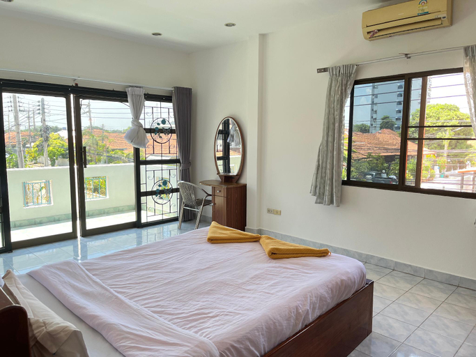 Bedroom 2, jomtien beach 1km,private pool Villa,5BR,10-16ppl, Pattaya