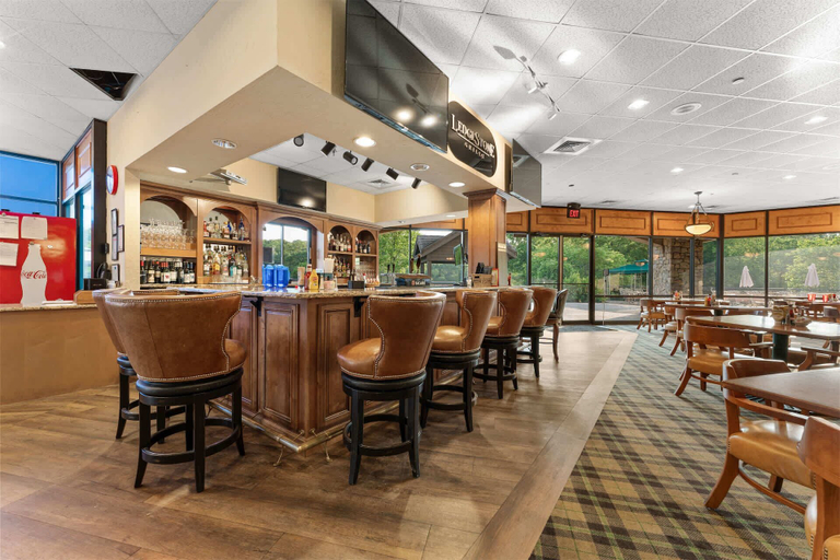 Food & Drinks, Stonebridge Escape Sleeps 8!, Stone