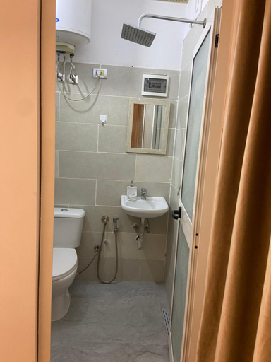 Bathroom 2, The Two Princesses, Shkodrës