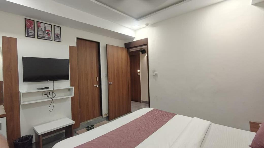 Bedroom 2, HOTEL EARTH INN, Subhash Bridge, RTO Circle, Ahmedabad, Ahmadabad