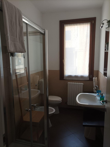 Bathroom 3, Ai Gabbiani, Verona