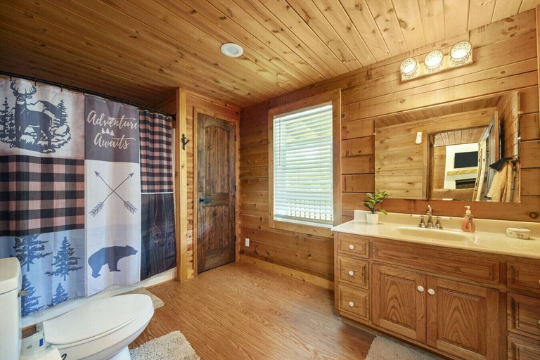 Interior 2, Hot Tub, Wifi, Firepit - Hazelbrook Haven, Morgan