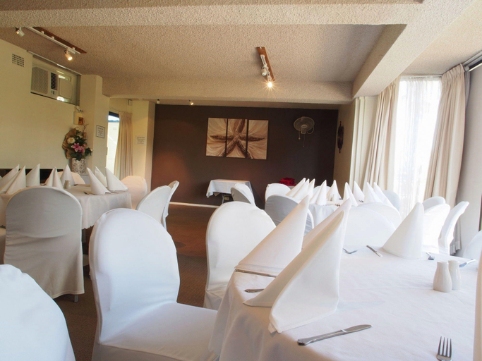 Food & Drinks 4, Boat Harbour Motel, Wollongong - Inner