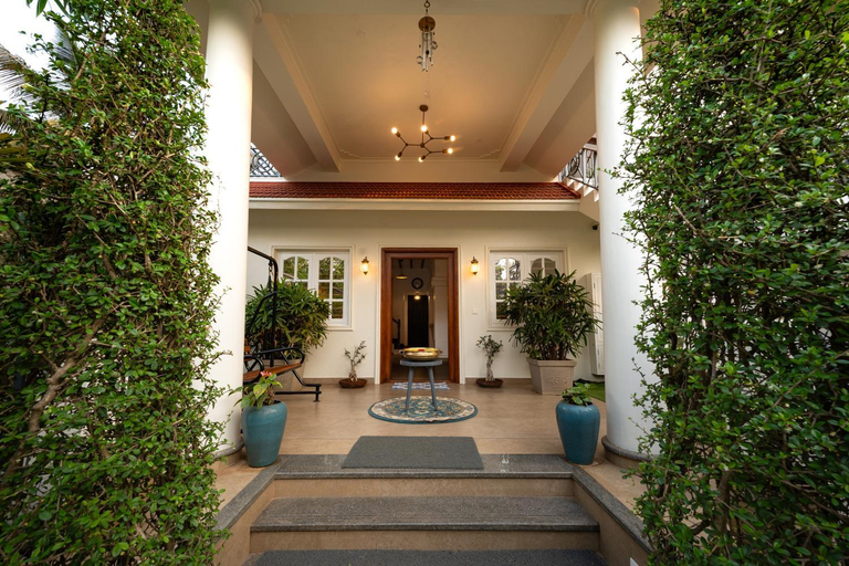 Exterior & Views