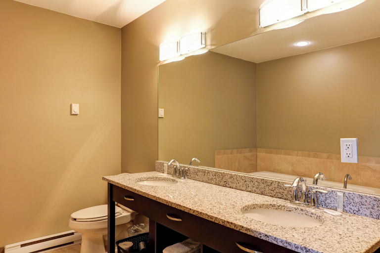 Bathroom 4, Vedder River Inn, Fraser Valley