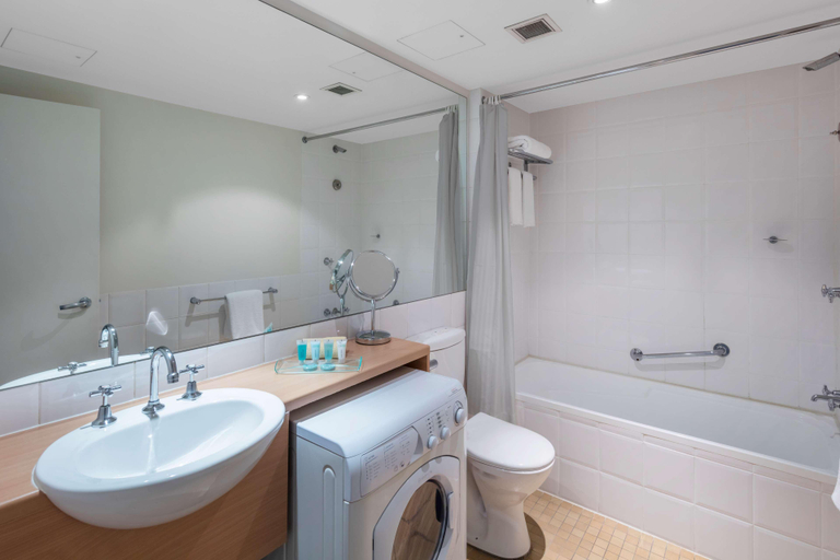 Bathroom 5, Nesuto Parramatta Sydney Apartment Hotel, Sydney