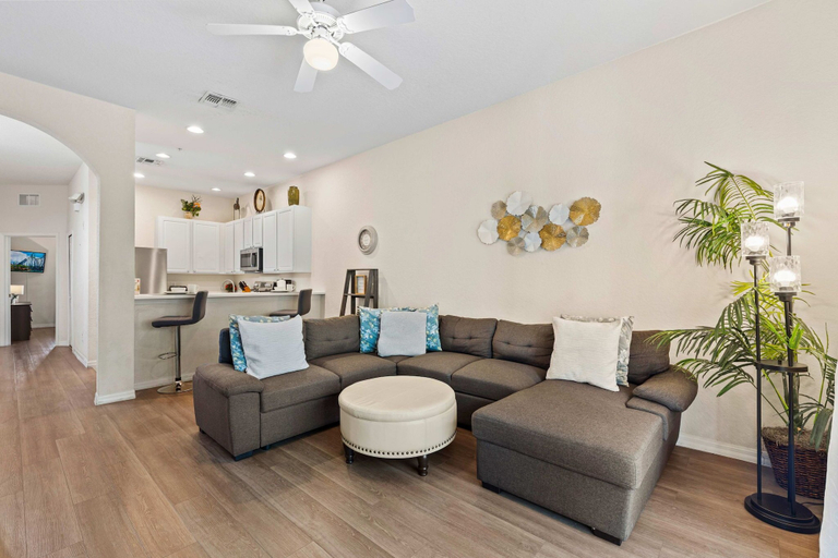 Others 4, 300 New Providence Promenade #315, Polk