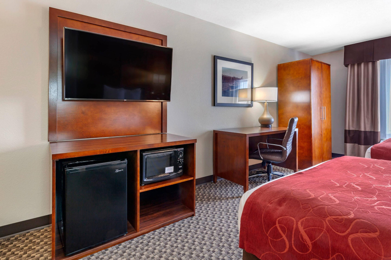 Bedroom 4, Comfort Suites Escanaba West, Delta