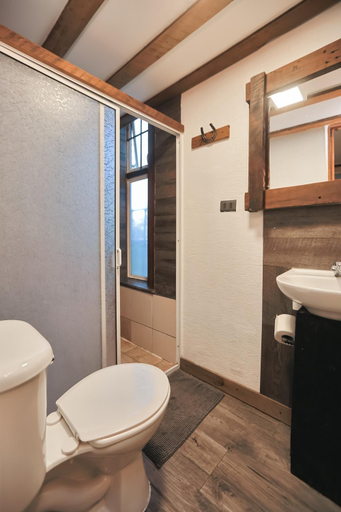 Bathroom 5, Casa Vigas, Ex-Rustika Hotel, Valparaíso