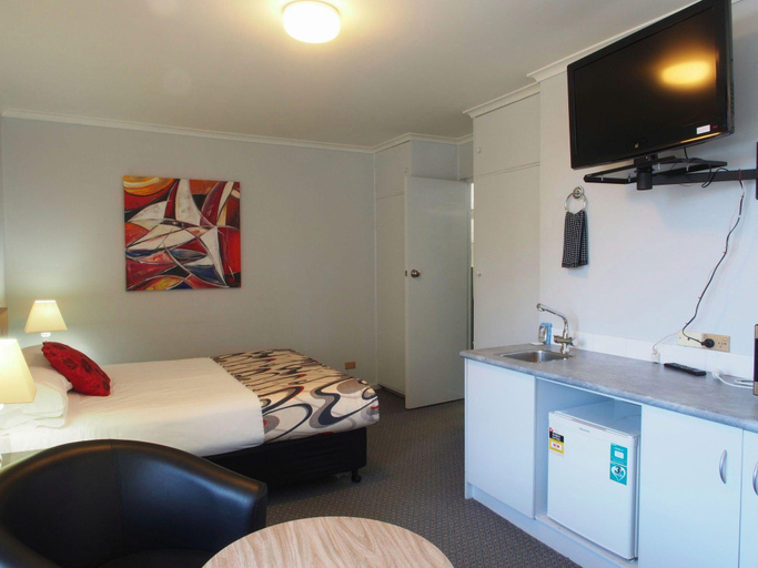 Bedroom 2, Boat Harbour Motel, Wollongong - Inner