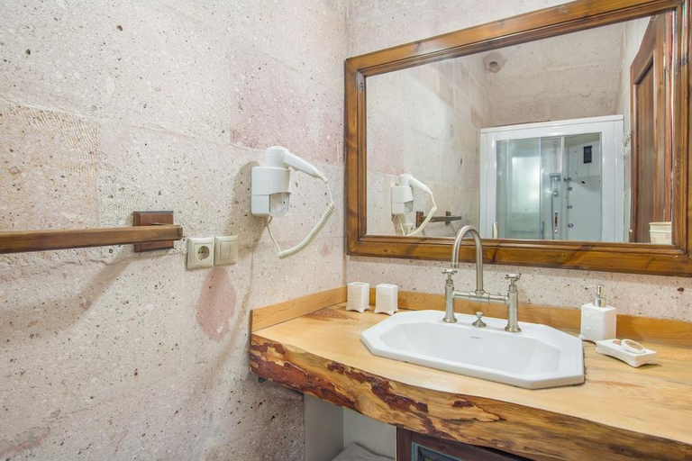 Bathroom 4, Minia Cave Hotel, Ürgüp