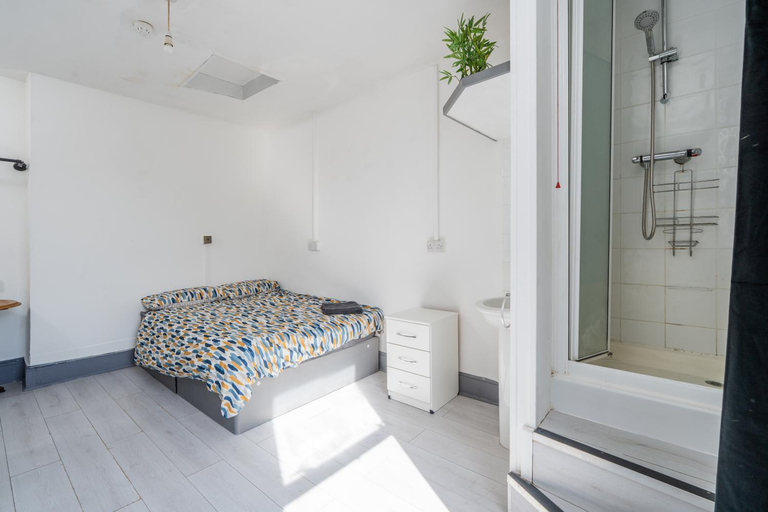 3, Room 1 - The Archers, Southampton
