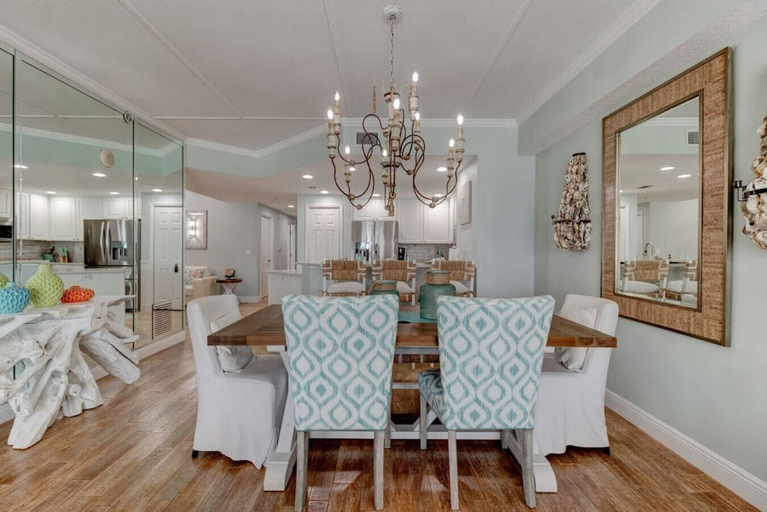 Interior 2, Elegant Oceanfront Pool Hot Tub at Sanibel Condos, Volusia