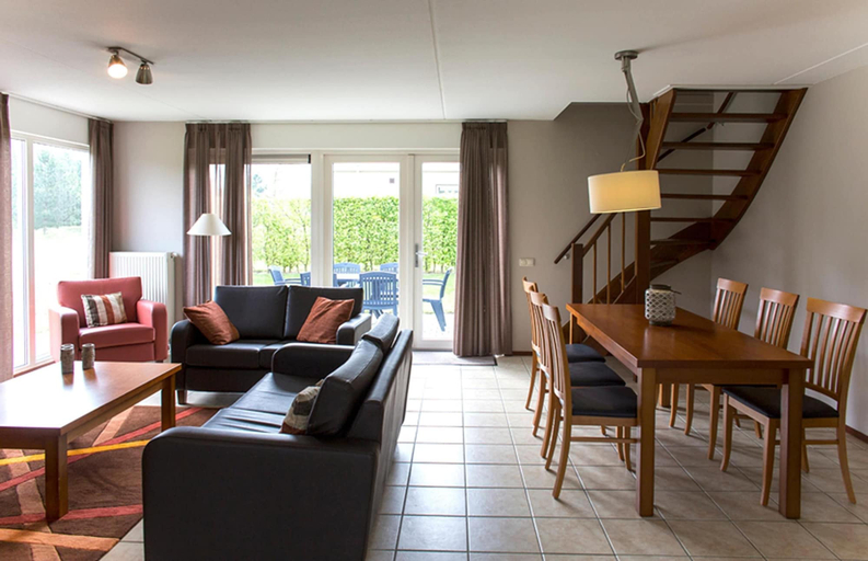 Dining 3, Charming Forest House Surrounded by a Garden, Heel