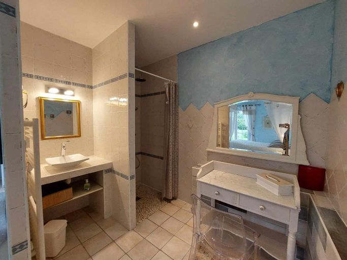 Bathroom 3, Le Clos des 4 Saisons, Côte-d'Or