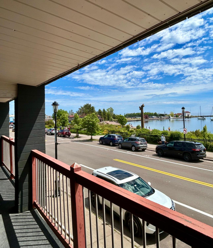 1, The Harbor Inn, Cook