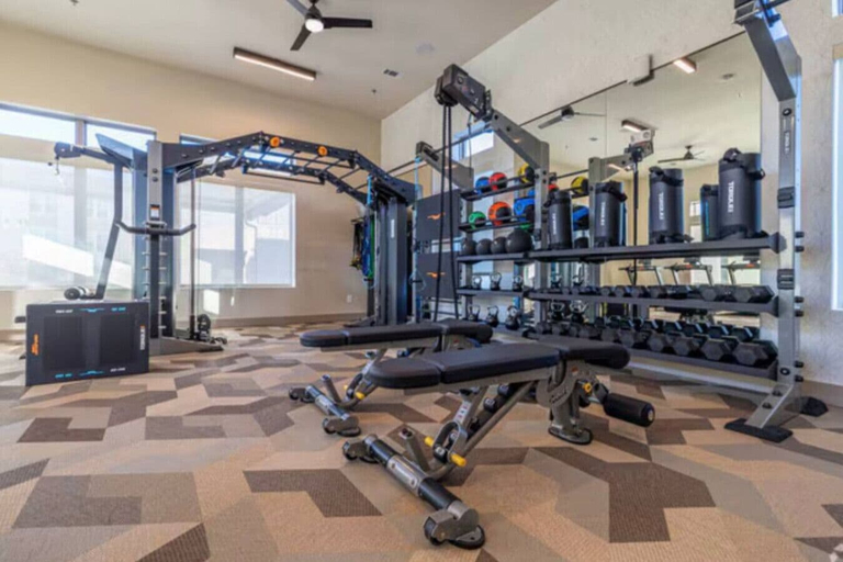 Interior 3, Relaxing Modern Stay - Workerfriendly w/ Pool+gym, Grayson