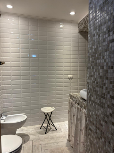 Bathroom 2, Trilogy, La Spezia