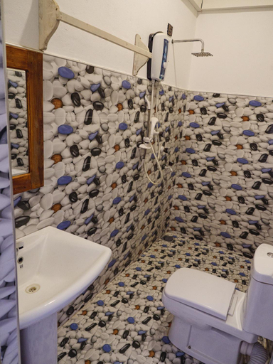 Bathroom 3, Pearl Of The Bay, Pothuvil
