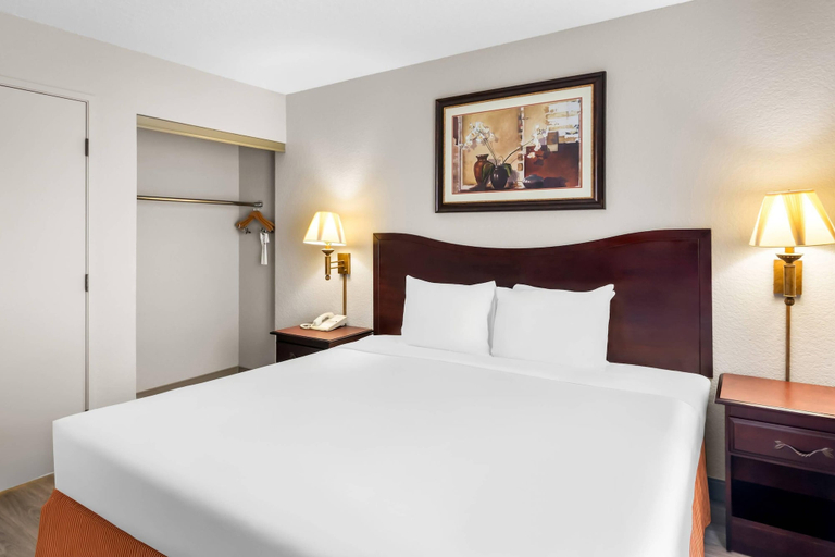 Bedroom 3, Country Inn & Suites by Radisson, Hot Springs, AR, Garland