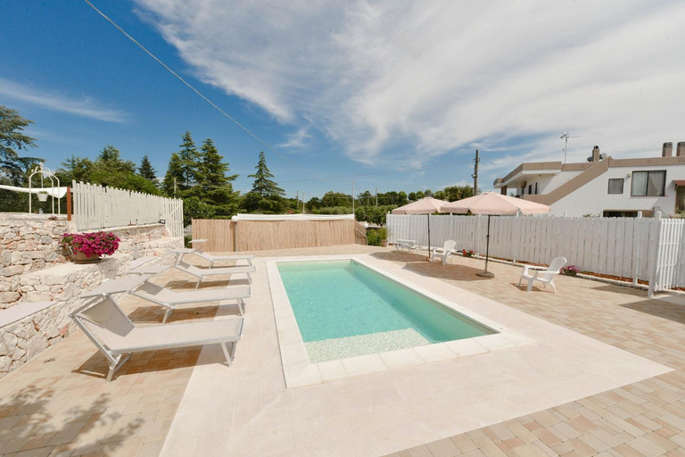 Others 2, Trulli Colebe con Piscina, Taranto