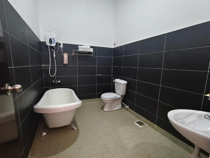 Bathroom 4, Heeren By The River Hotel, Malacca City