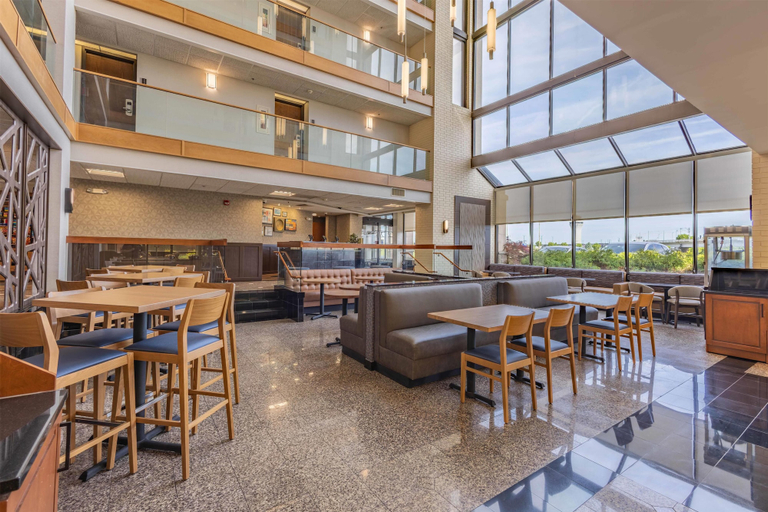 Food & Drinks 5, Drury Inn & Suites St. Louis Airport, Saint Louis