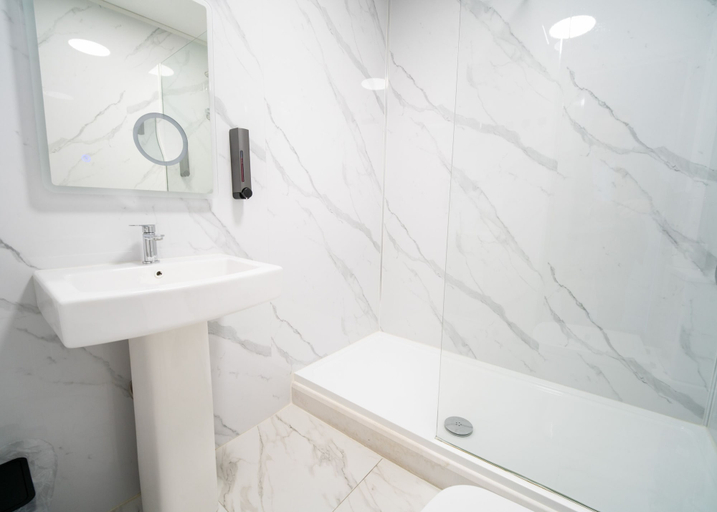Bathroom 4, Rushmore Hotel, London