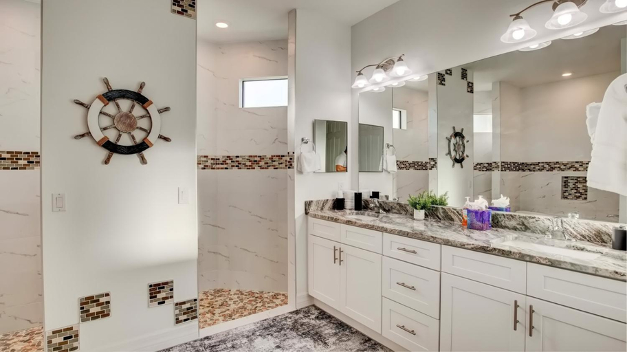 Bathroom 3, Villa Coastal Comfort Cove - Beautiful Pool Home with Gulf access, Lee