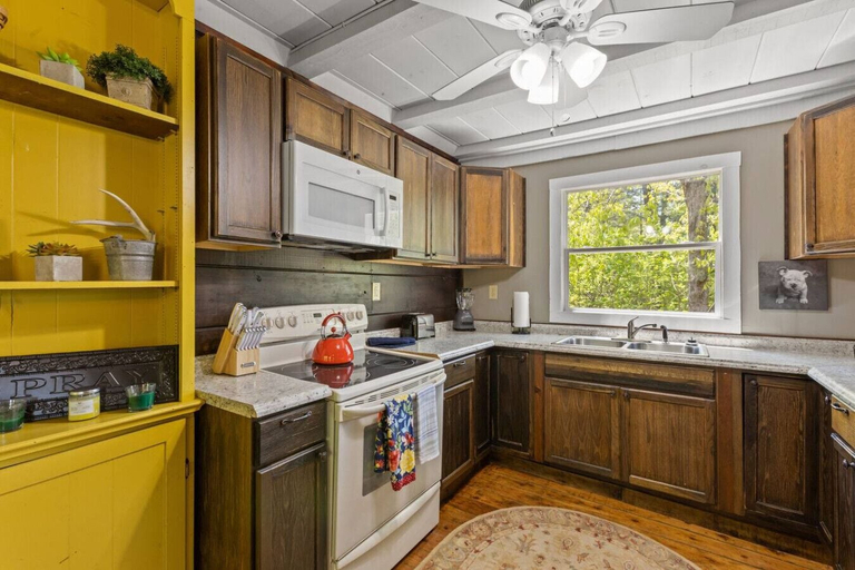 Interior 3, Wifi - Pet Friendly - Secluded Knotty By Nature, Wolfe