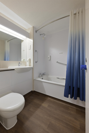 Bathroom 5, Travelodge Edinburgh Dreghorn, Edinburgh