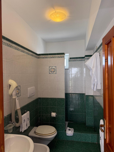 Bathroom 4, Hotel Tesoriero, Messina