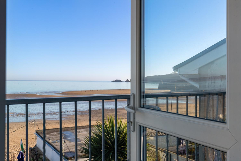 Others 2, Sea View Apartment - Sea Front Apartment, Pembrokeshire