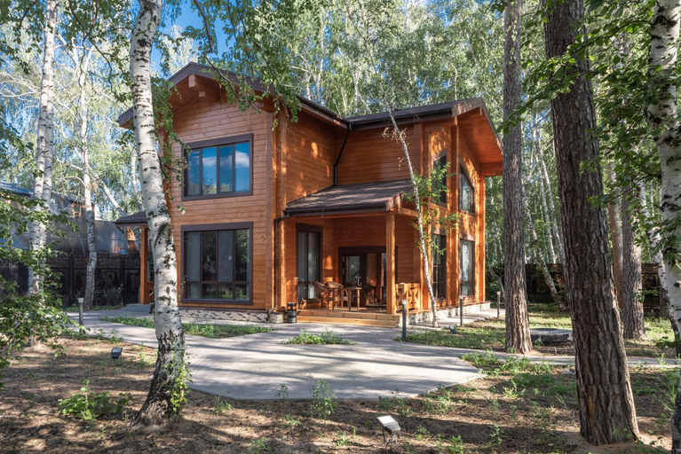 Exterior & Views
