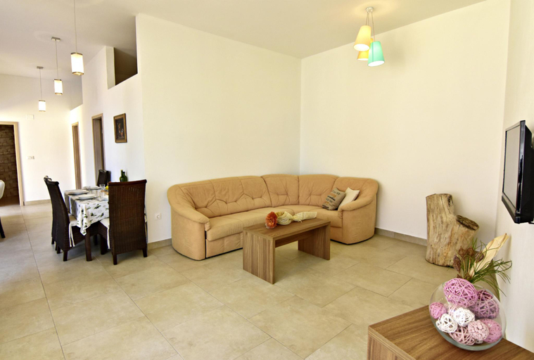 5, Perfect holiday apartment with pool, Poreč
