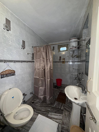 Bathroom 3, Hotel Nuri's Mountain Glow, Dehradun