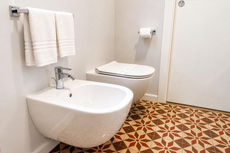 Bathroom 4, Dana Rooms, Trapani