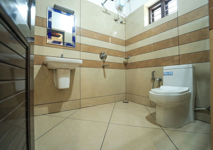 Bathroom 5, POP Tavern Pool Villa by VOYE HOMES, Thiruvananthapuram